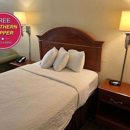 Days Inn By Wyndham Asheville West Candler Ngoại thất bức ảnh