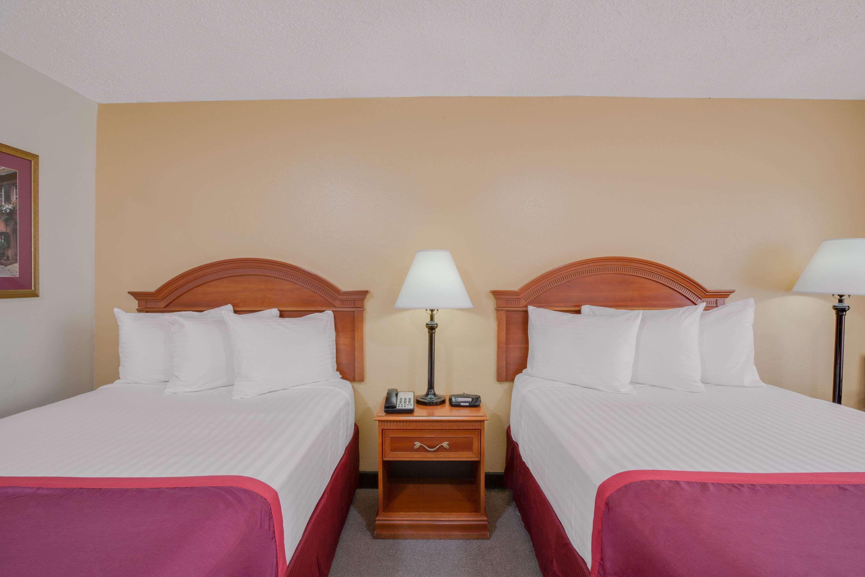 Days Inn By Wyndham Asheville West Candler Ngoại thất bức ảnh