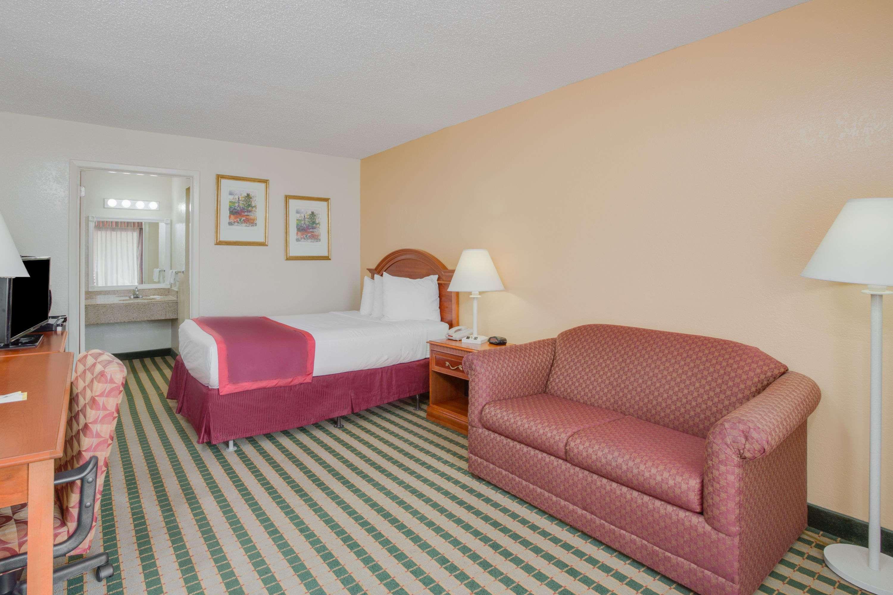 Days Inn By Wyndham Asheville West Candler Ngoại thất bức ảnh