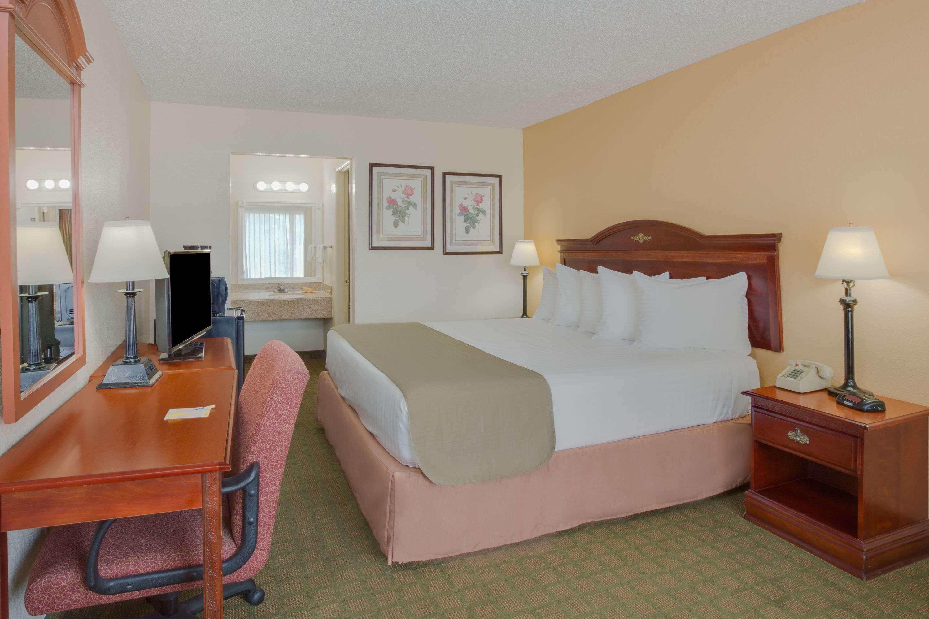 Days Inn By Wyndham Asheville West Candler Ngoại thất bức ảnh