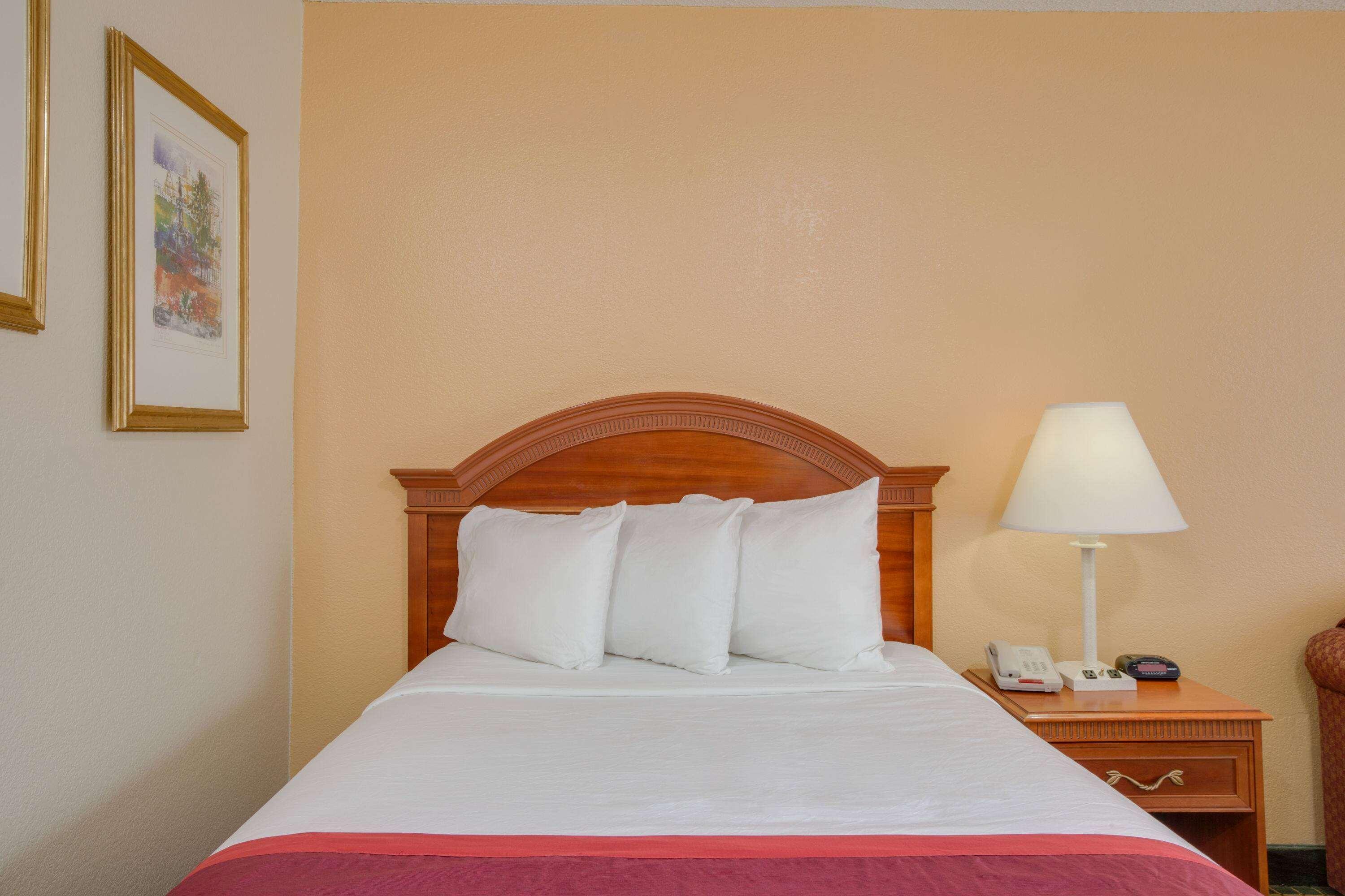 Days Inn By Wyndham Asheville West Candler Ngoại thất bức ảnh