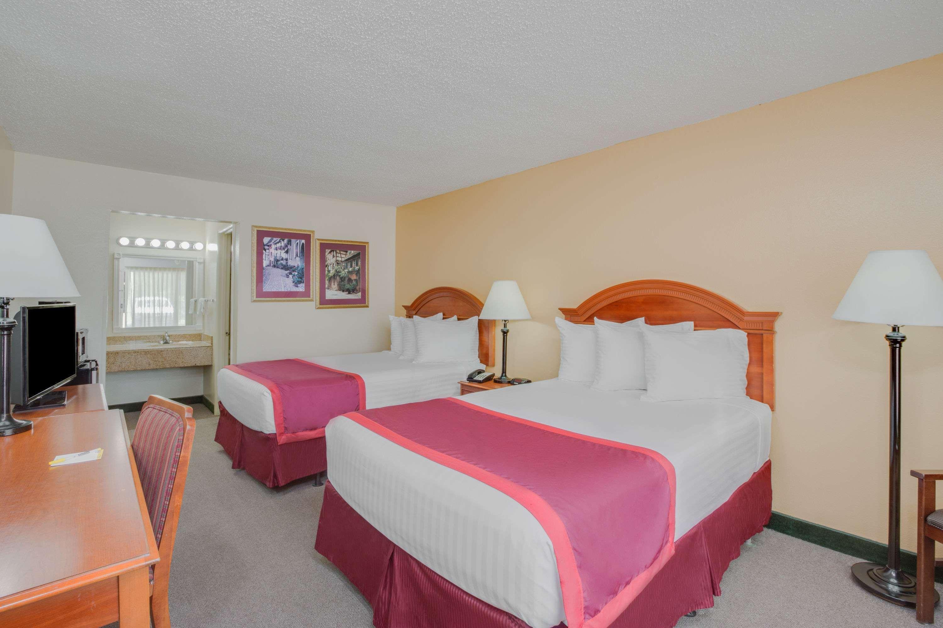 Days Inn By Wyndham Asheville West Candler Ngoại thất bức ảnh
