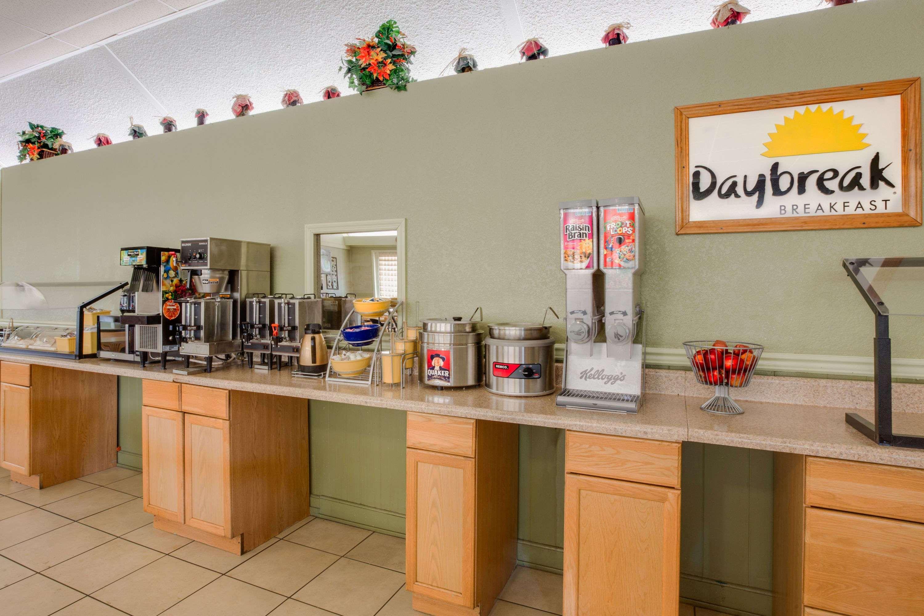 Days Inn By Wyndham Asheville West Candler Ngoại thất bức ảnh