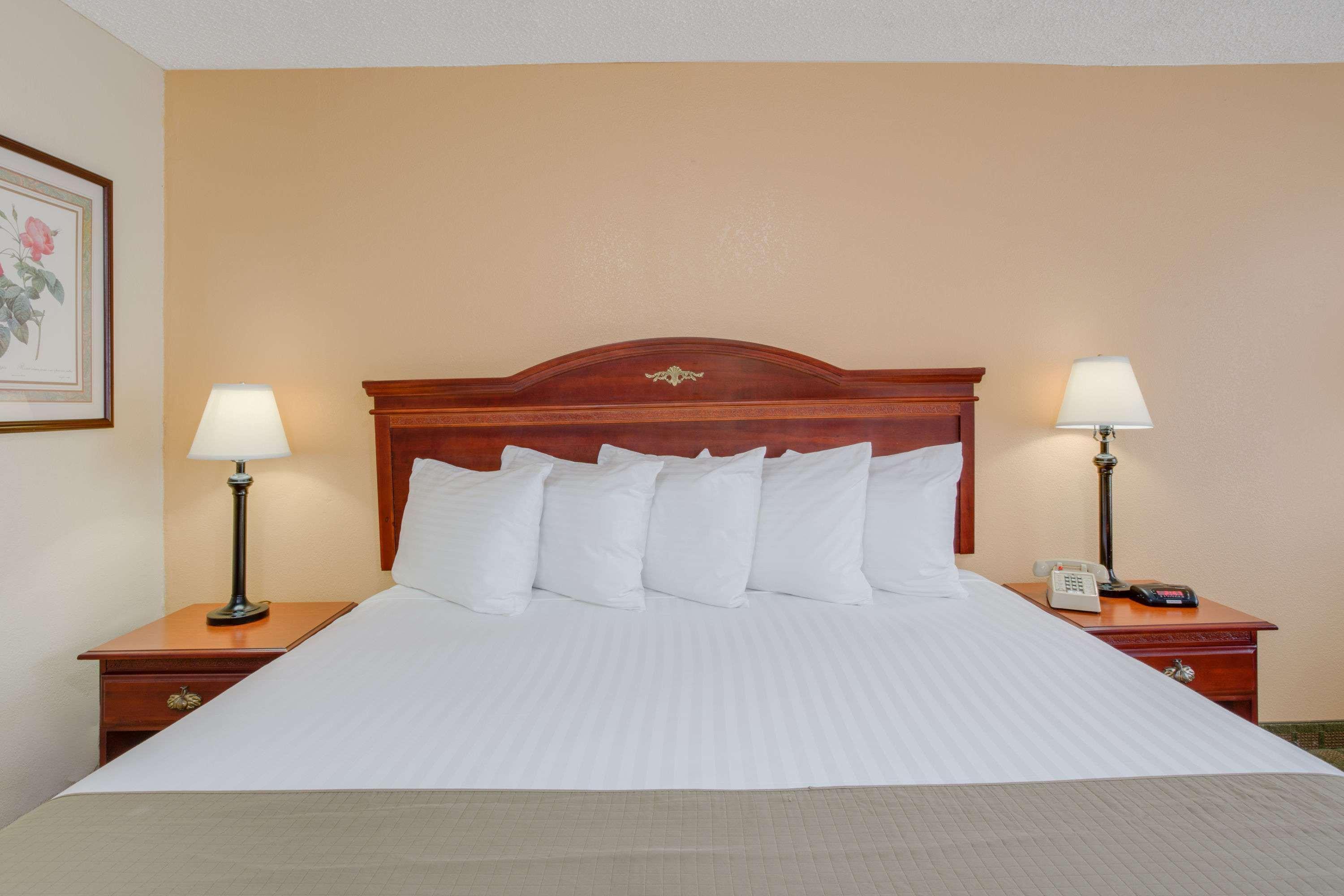 Days Inn By Wyndham Asheville West Candler Ngoại thất bức ảnh