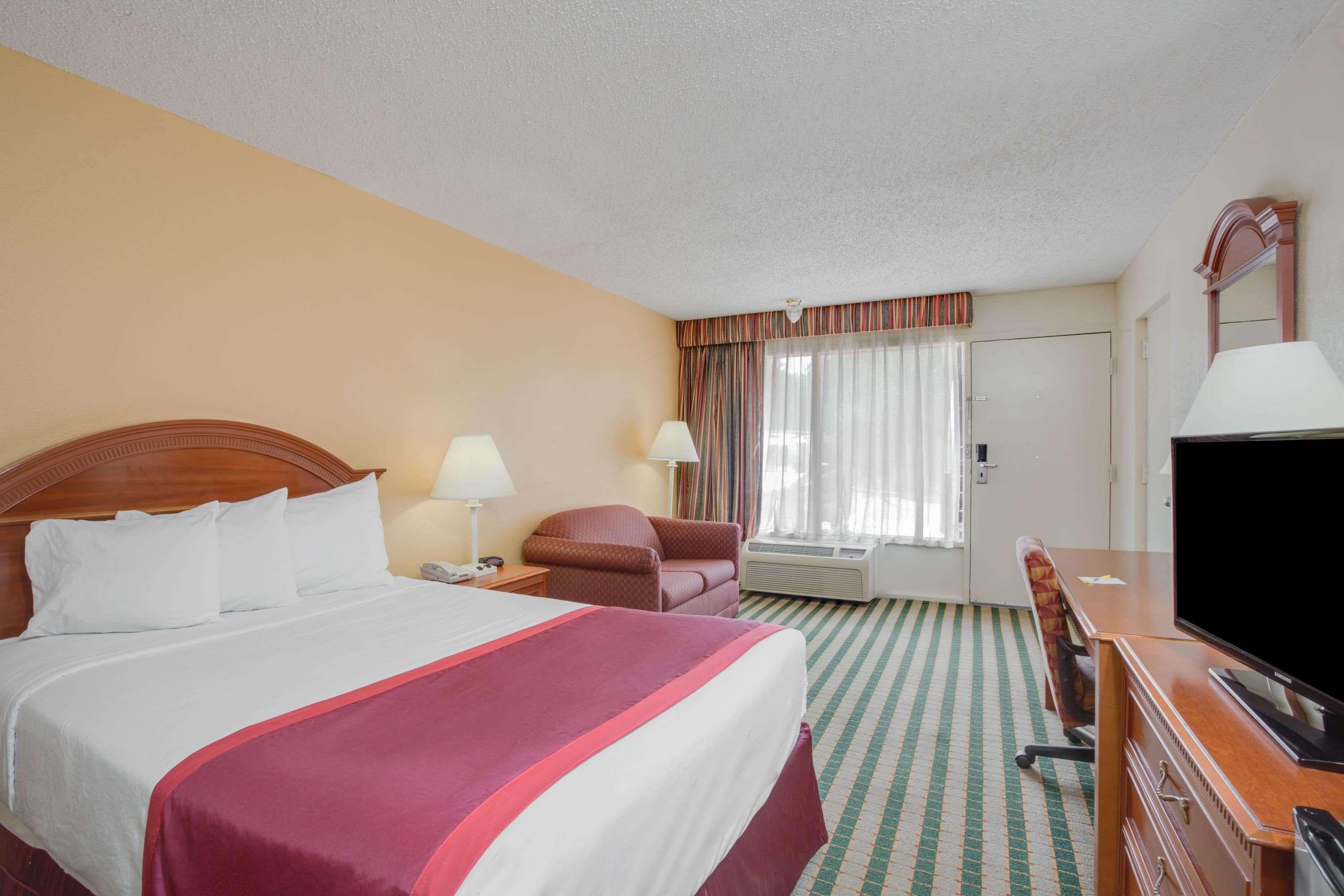 Days Inn By Wyndham Asheville West Candler Ngoại thất bức ảnh