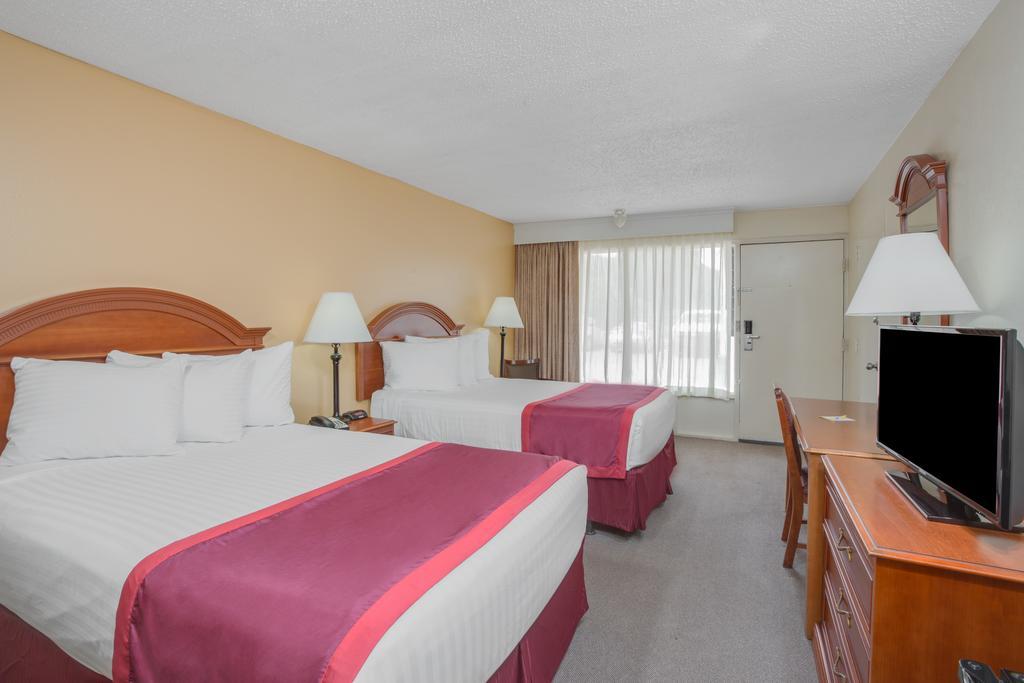 Days Inn By Wyndham Asheville West Candler Ngoại thất bức ảnh