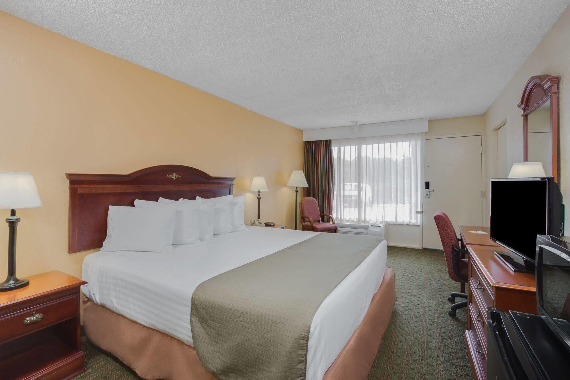 Days Inn By Wyndham Asheville West Candler Ngoại thất bức ảnh